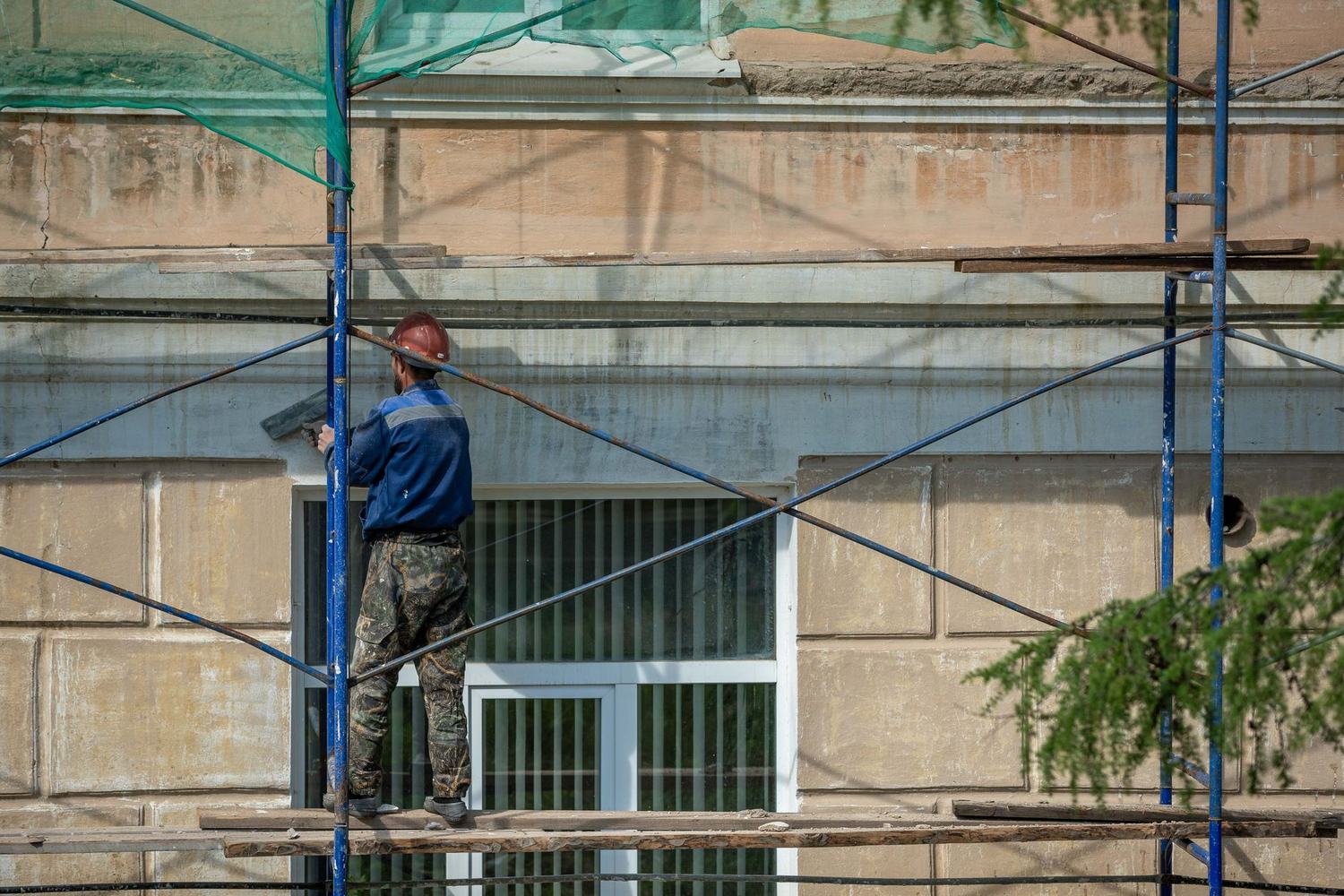 Fasáda a lešenie — Zateplenie a omietka zvonku